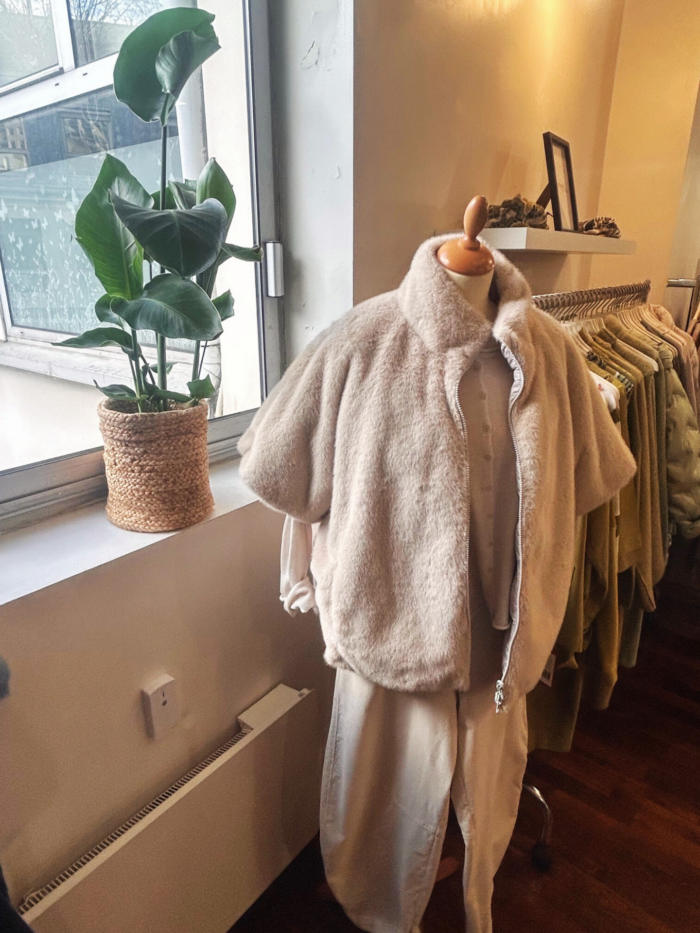 Corner de prêt-à-porter Vetono au Showroom Tocade.