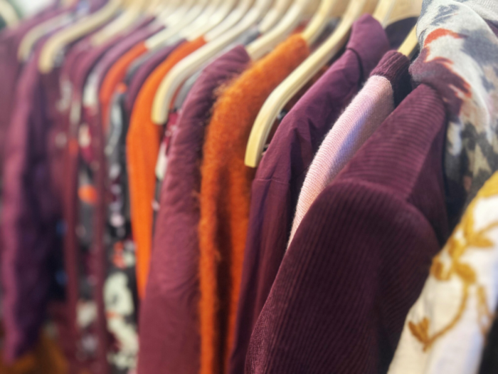 Rayon prêt-à-porter Masai : coupes fluides et confortables.