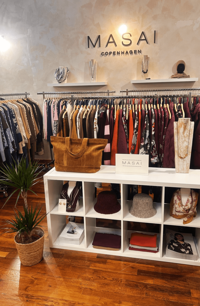 Sélection de tuniques et robes Masai dans notre espace mode